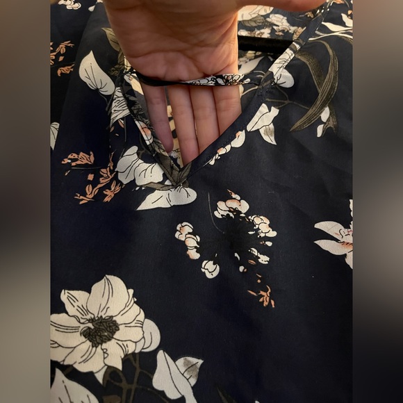 Dark blue flower blouse - Picture 3 of 3